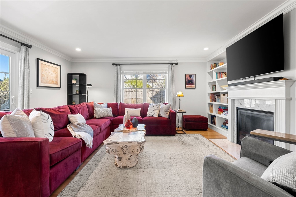 152 Charlton St