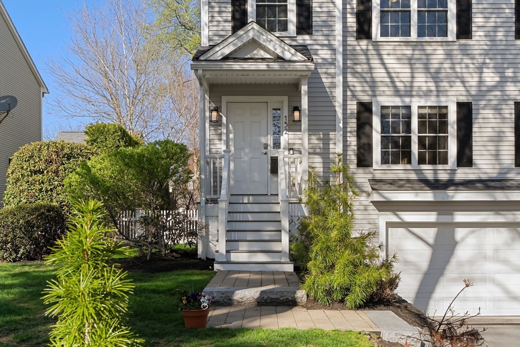 152 Charlton St