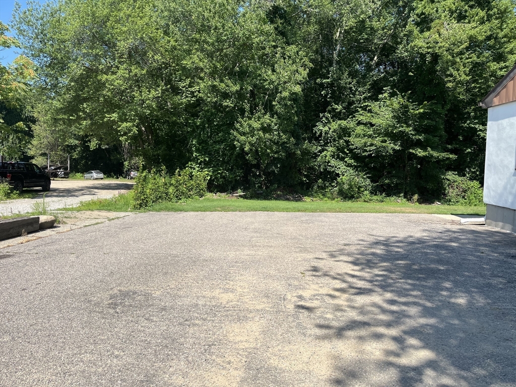 Plainville, Massachusetts 02762, United States, 2 Bedrooms Bedrooms, ,1 BathroomBathrooms,Residential,Contingent,182015