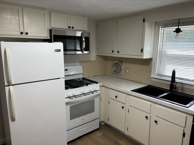 Plainville, Massachusetts 02762, United States, 2 Bedrooms Bedrooms, ,1 BathroomBathrooms,Residential,Contingent,182015