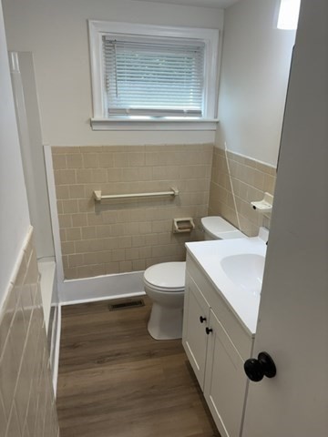 Plainville, Massachusetts 02762, United States, 2 Bedrooms Bedrooms, ,1 BathroomBathrooms,Residential,Contingent,182015