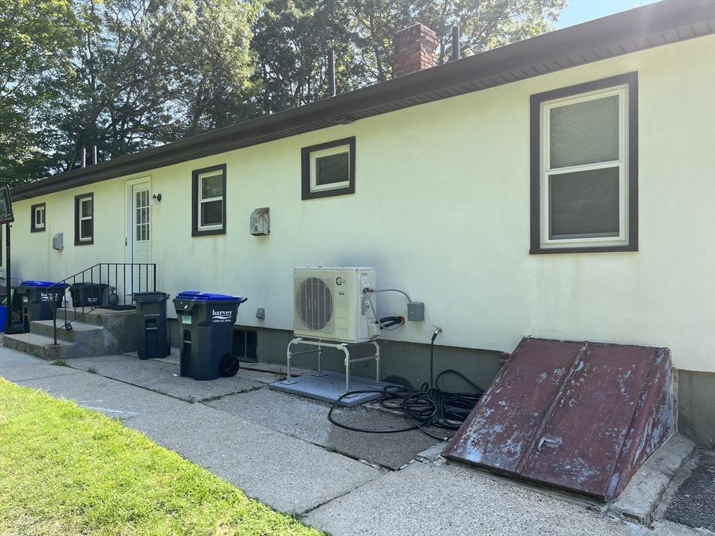 Plainville, Massachusetts 02762, United States, 2 Bedrooms Bedrooms, ,1 BathroomBathrooms,Residential,Contingent,182015