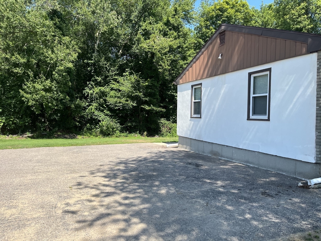 Plainville, Massachusetts 02762, United States, 2 Bedrooms Bedrooms, ,1 BathroomBathrooms,Residential,Contingent,182015