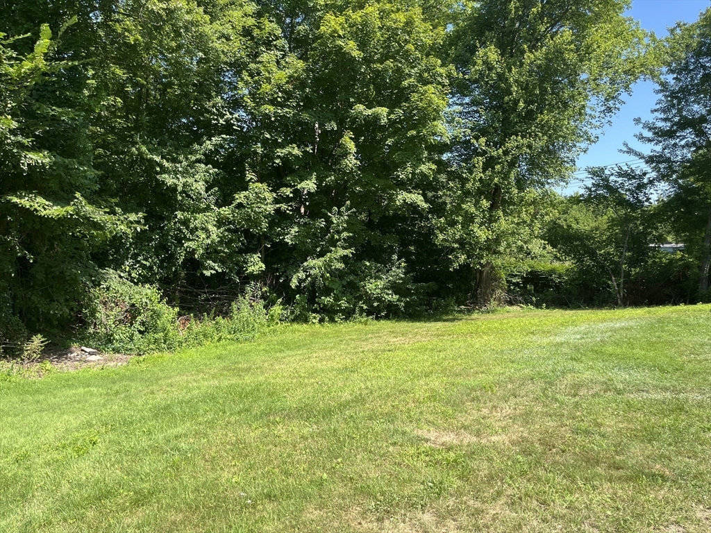 Plainville, Massachusetts 02762, United States, 2 Bedrooms Bedrooms, ,1 BathroomBathrooms,Residential,Contingent,182015