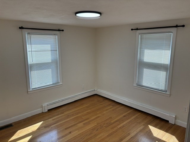 Plainville, Massachusetts 02762, United States, 2 Bedrooms Bedrooms, ,1 BathroomBathrooms,Residential,Contingent,182015