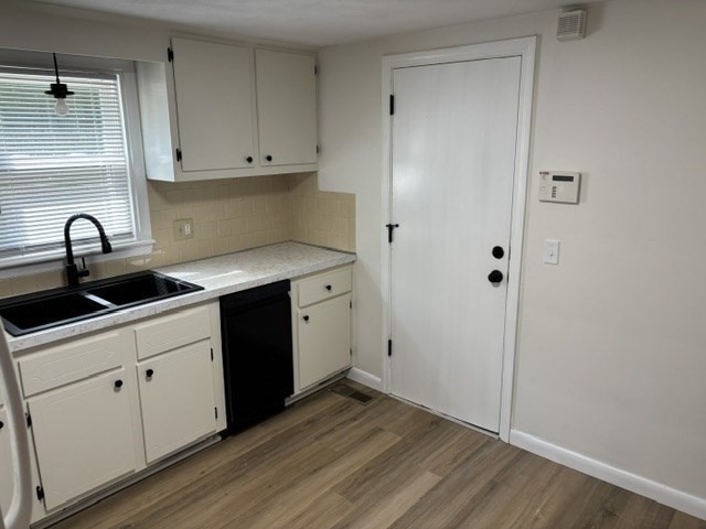 Plainville, Massachusetts 02762, United States, 2 Bedrooms Bedrooms, ,1 BathroomBathrooms,Residential,Contingent,182015