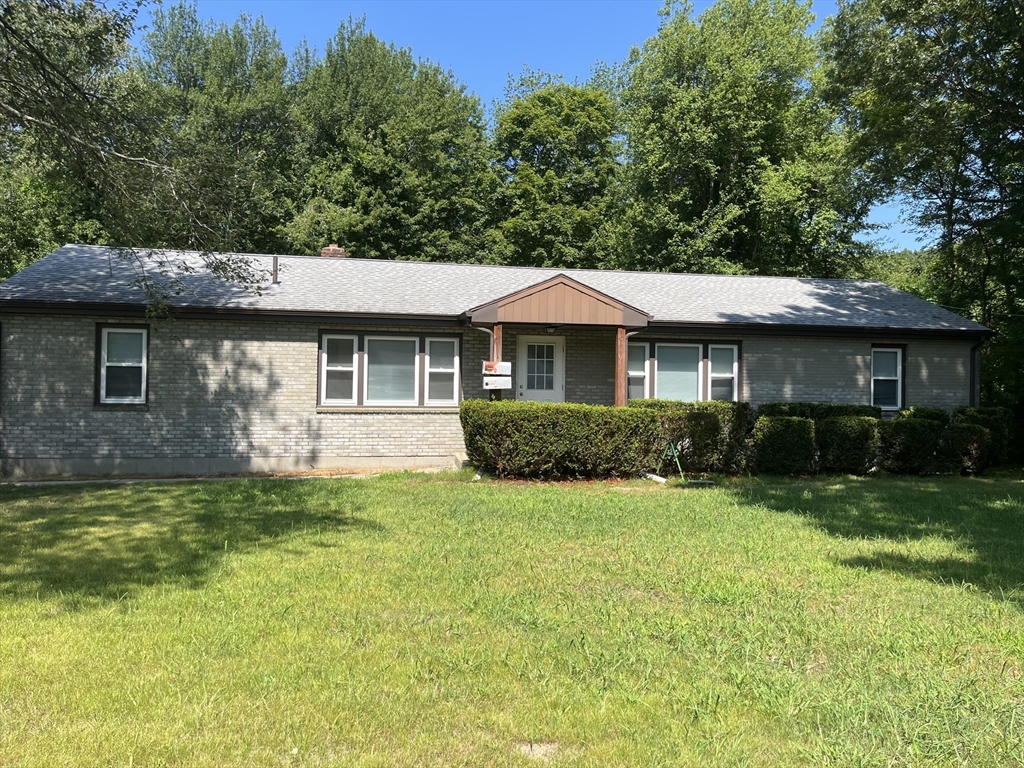 Plainville, Massachusetts 02762, United States, 2 Bedrooms Bedrooms, ,1 BathroomBathrooms,Residential,Contingent,182015