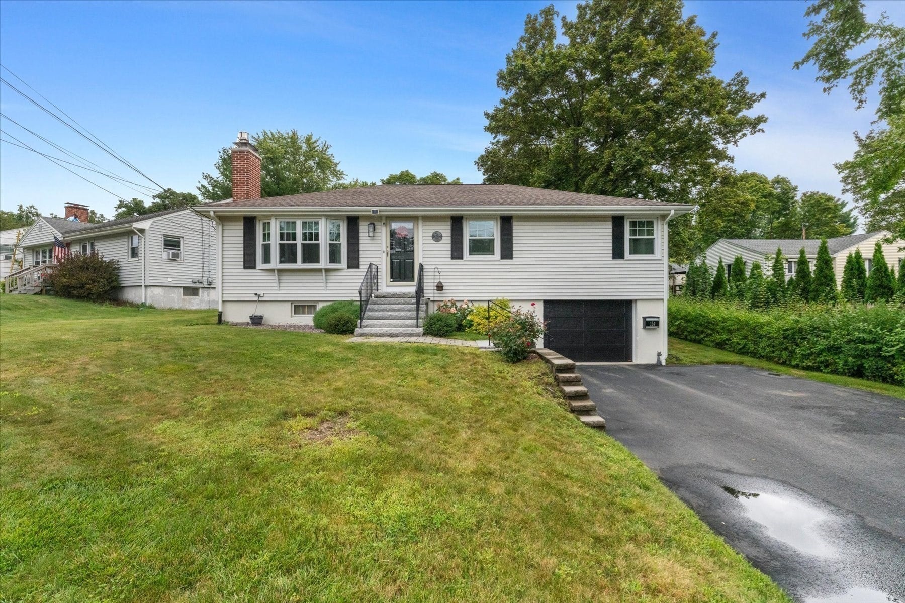 Photo of 194 Holden St, Worcester, MA