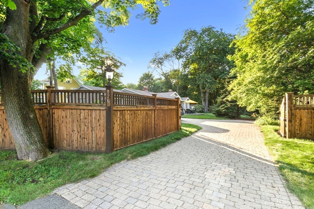 176 Colon St, Beverly, MA Photo #33