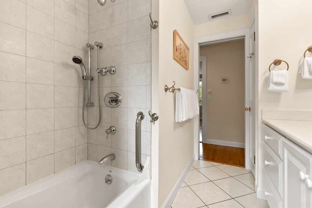 176 Colon St, Beverly, MA Photo #18