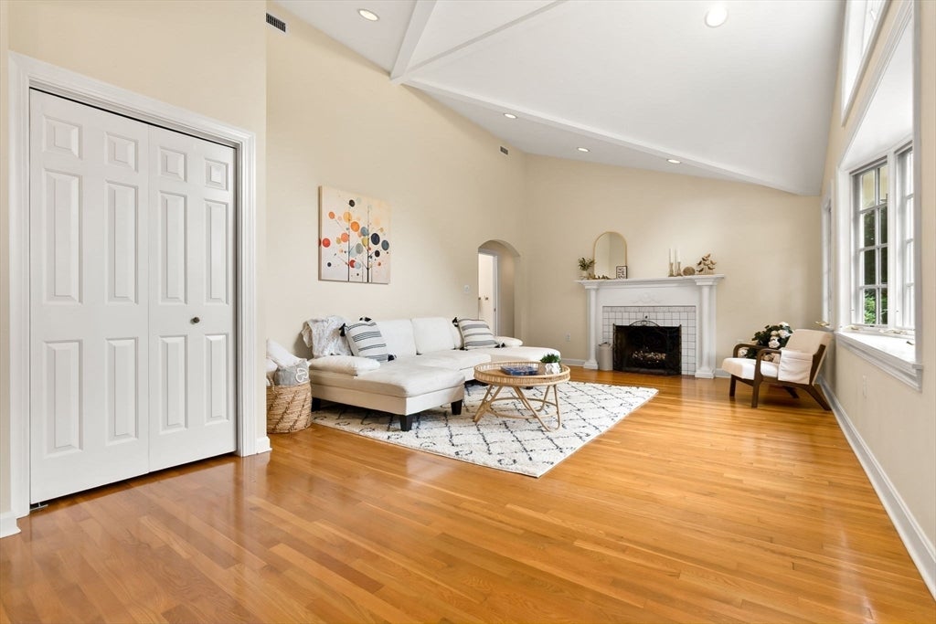 176 Colon St, Beverly, MA Photo #6