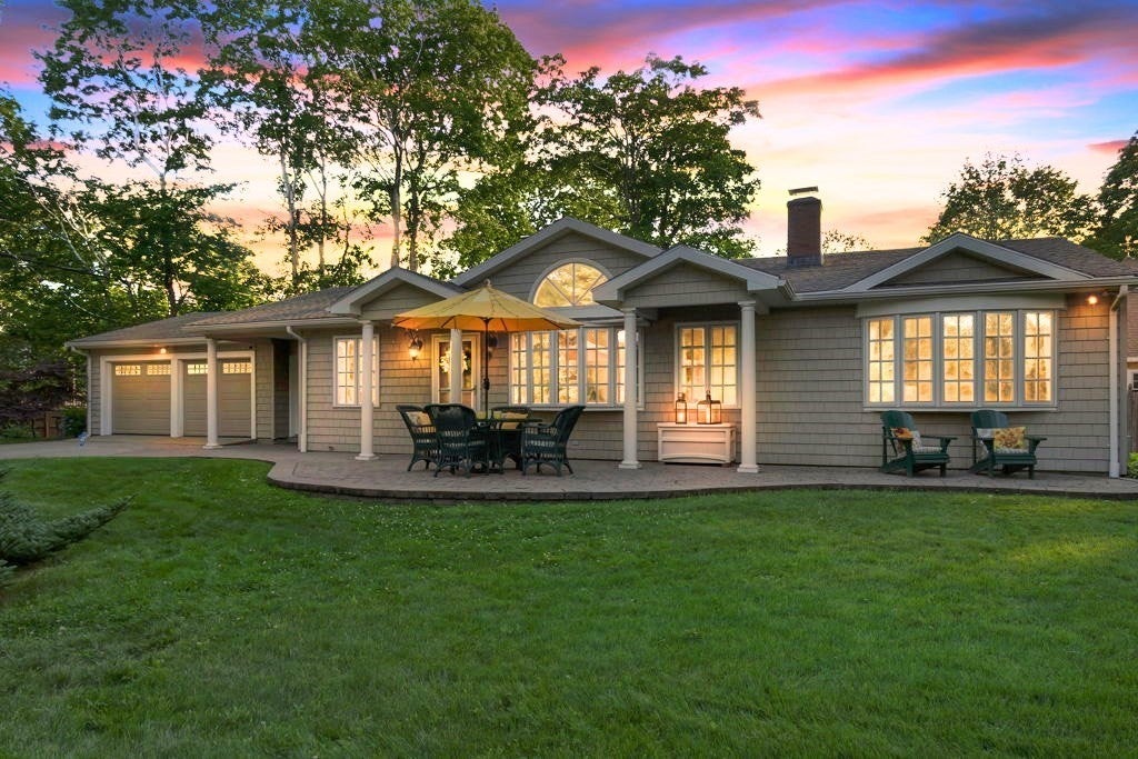 Photo of 176 Colon St, Beverly, MA