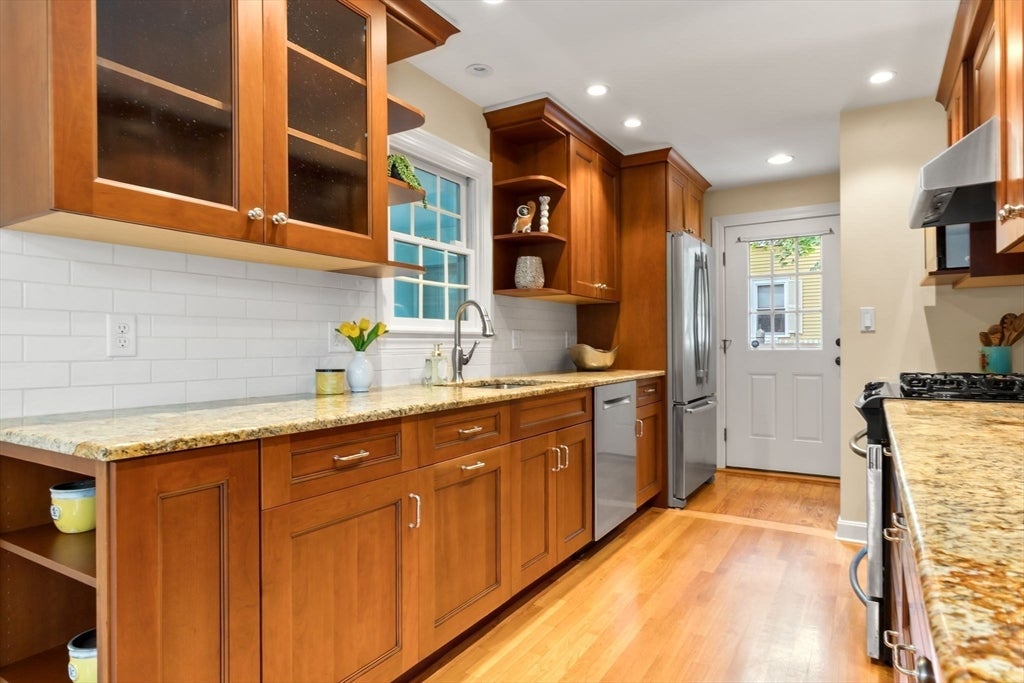 176 Colon St, Beverly, MA Photo #9