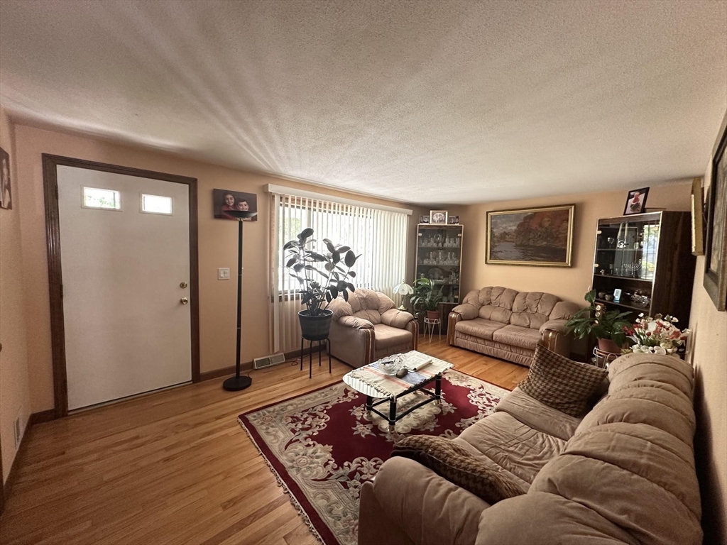 112 Entrybrook Dr