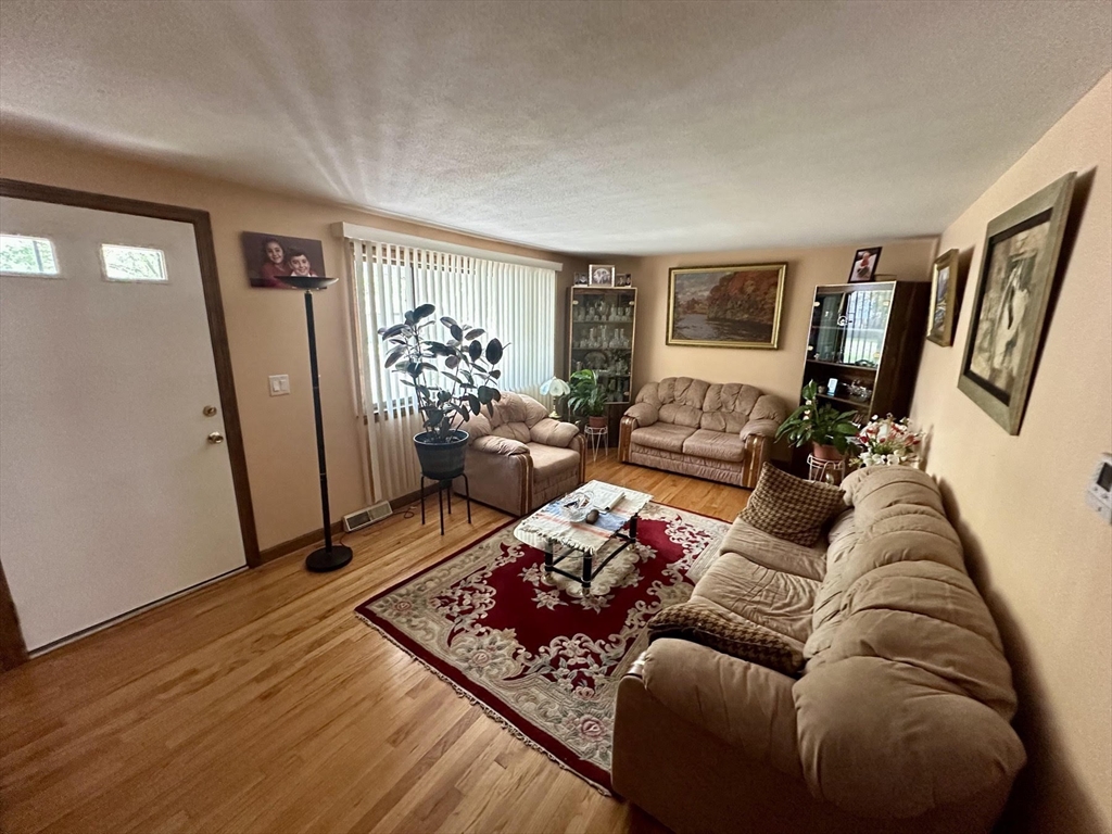 112 Entrybrook Dr