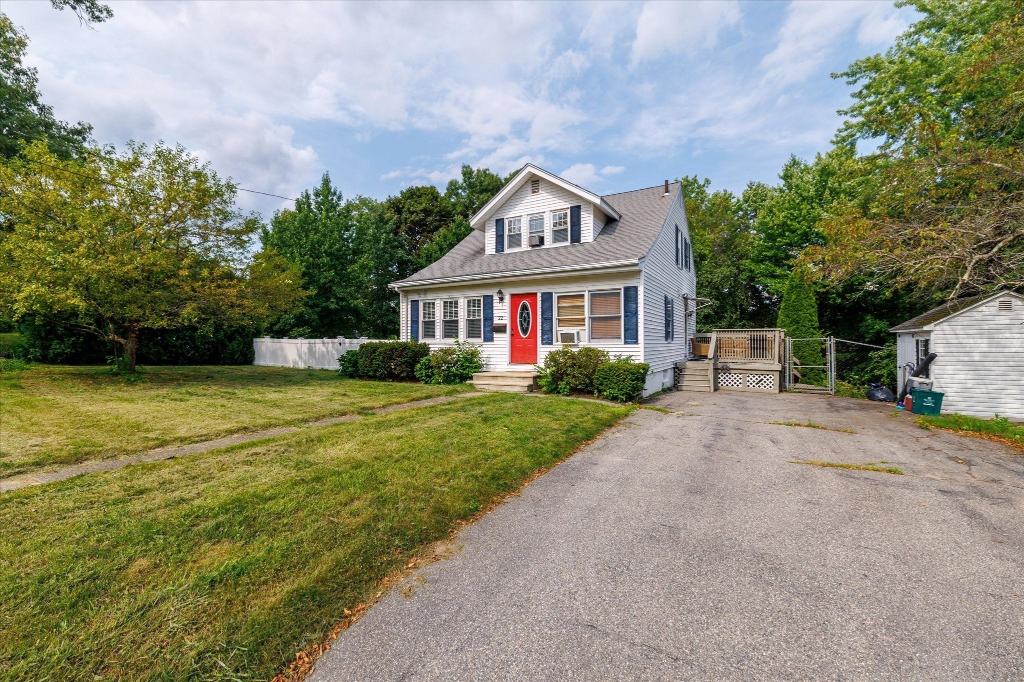 22 Oneida AVE, Worcester, MA Photo #2