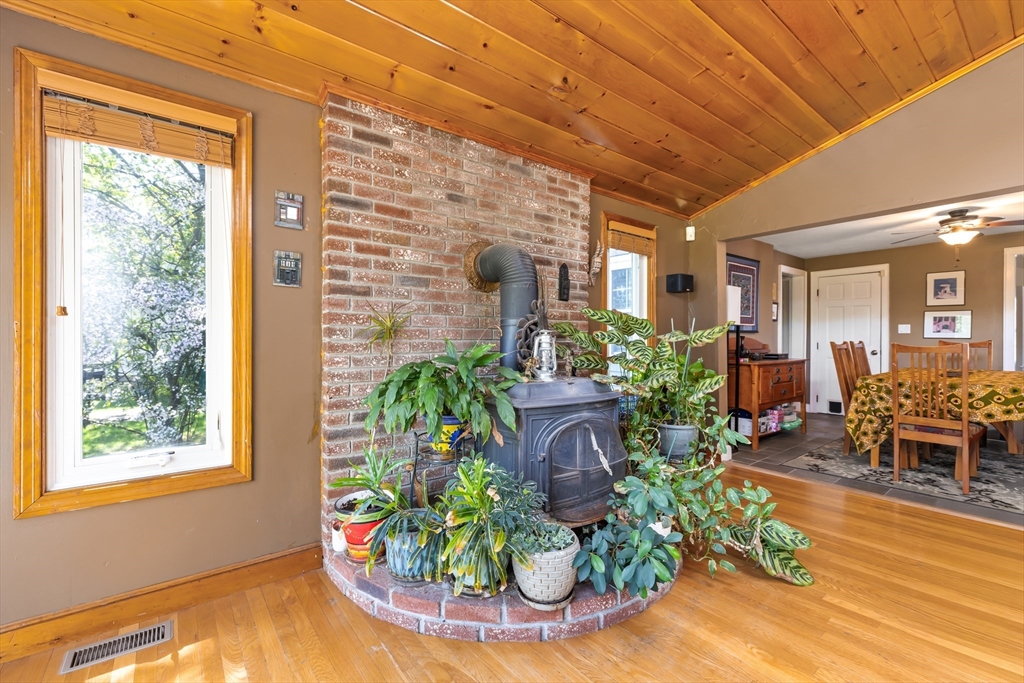 32 Smith Ave, Newton, MA Photo #7