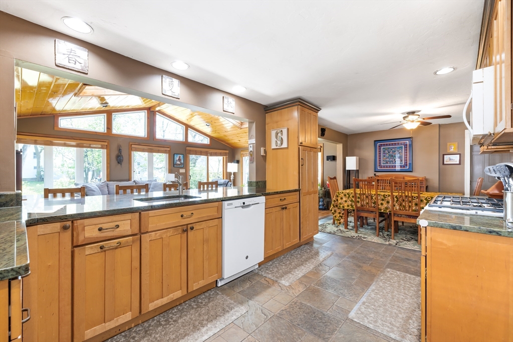 32 Smith Ave, Newton, MA Photo #8