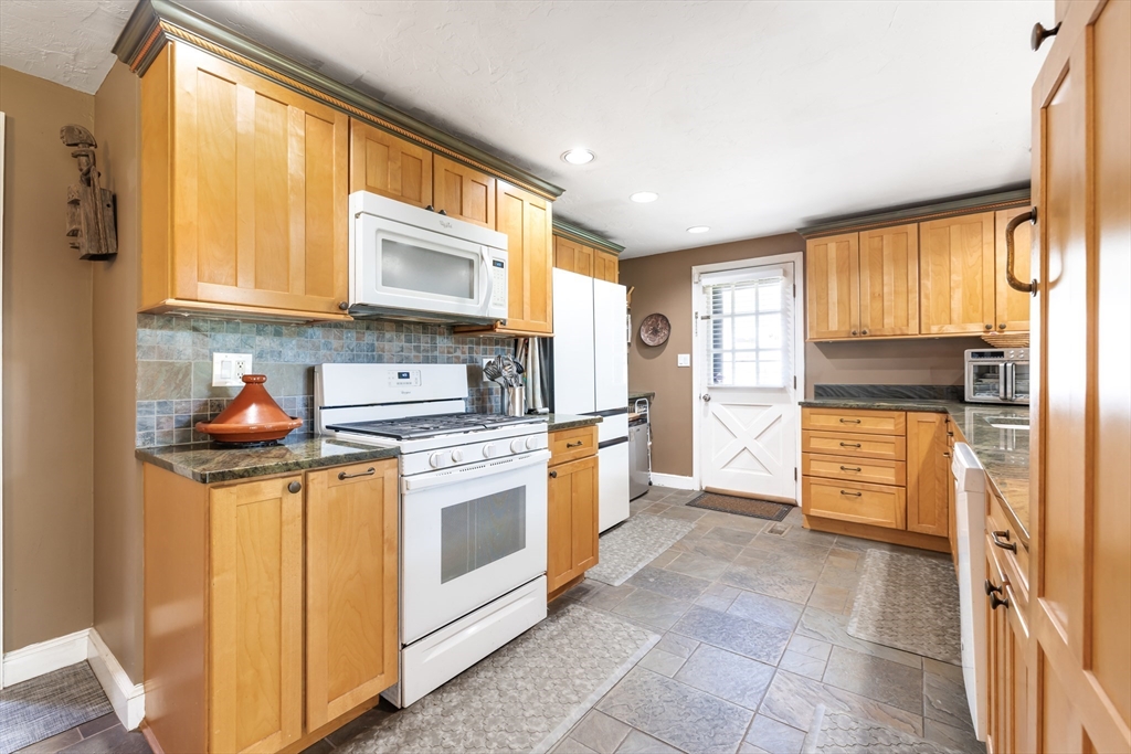32 Smith Ave, Newton, MA Photo #9