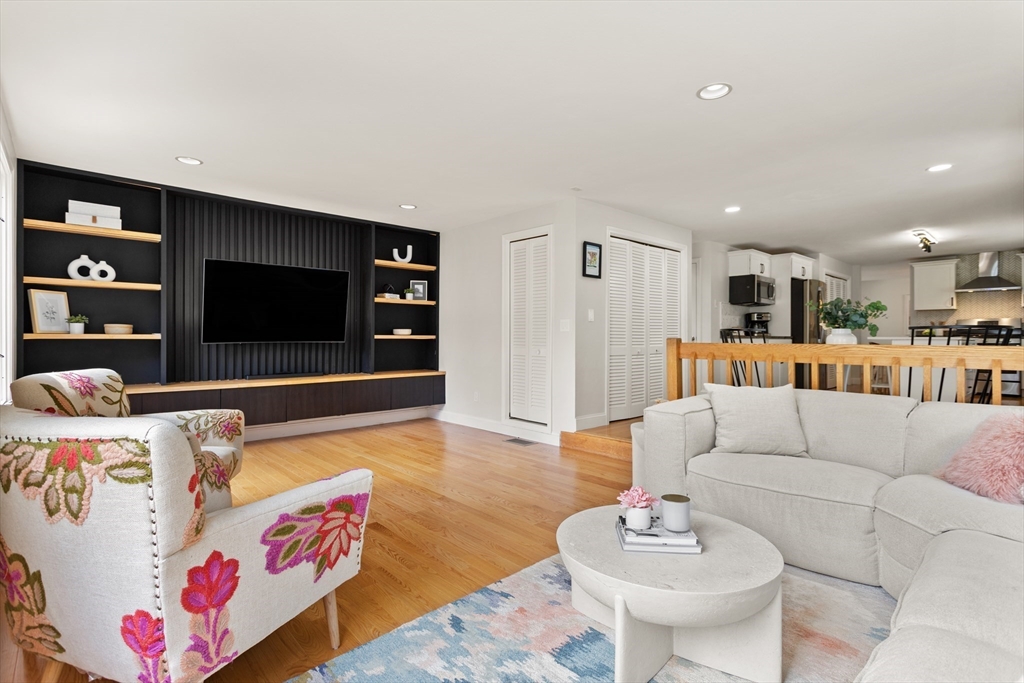 10 Lynwood Ln
