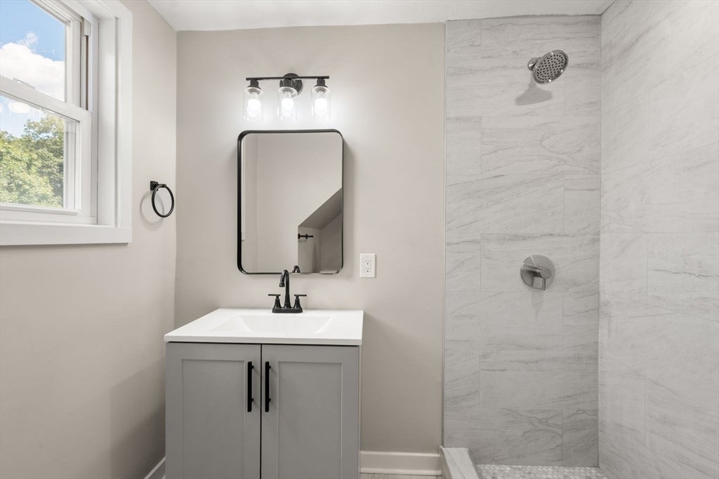 83 Oak Street, Uxbridge, MA Photo #27