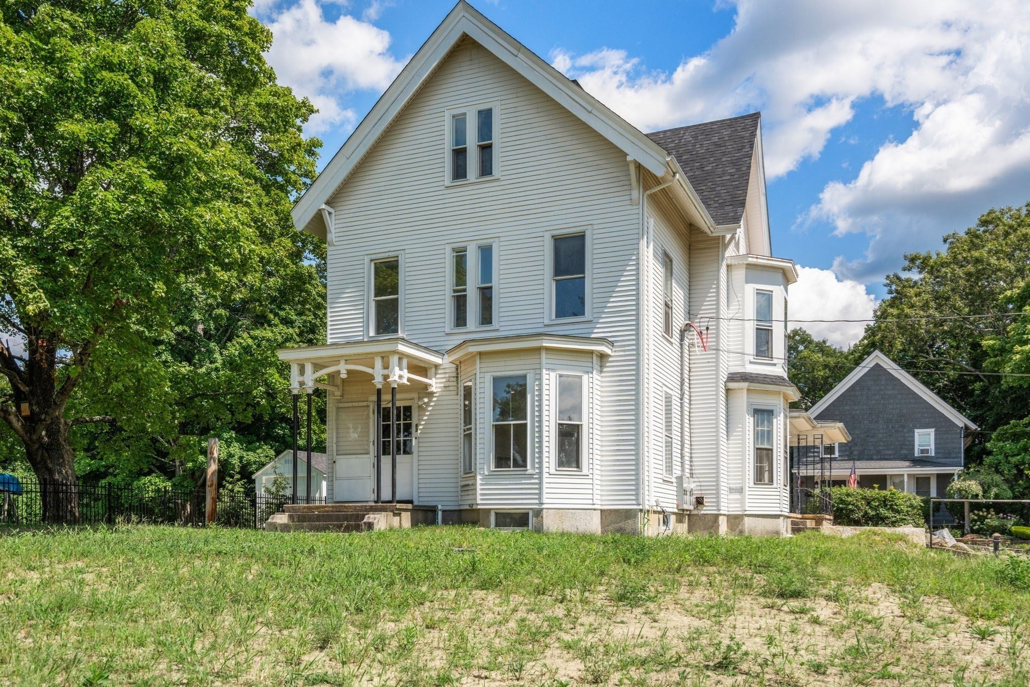 83 Oak Street