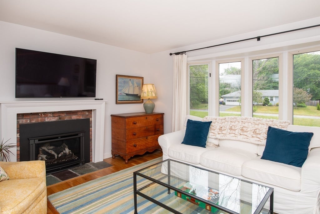12 Brook Dr