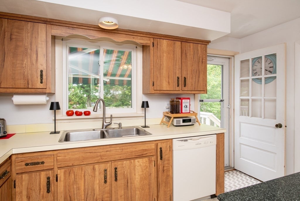 12 Brook Dr, Fairhaven, MA, 12 Brook Dr, Fairhaven, MA Photo #8
