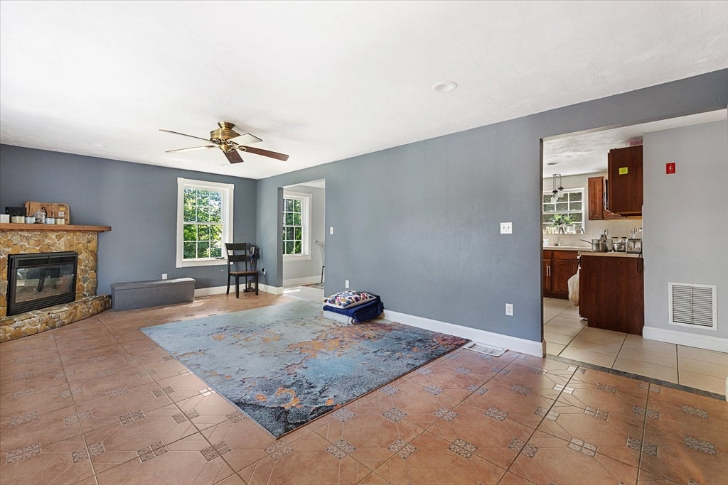 9 Ansonia Rd #A, Worcester, MA Photo #7