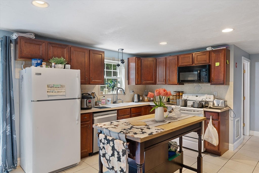 9 Ansonia Rd #A, Worcester, MA Photo #9