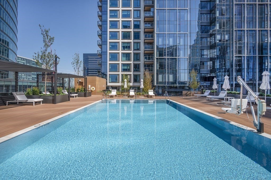 133 Seaport Blvd 807