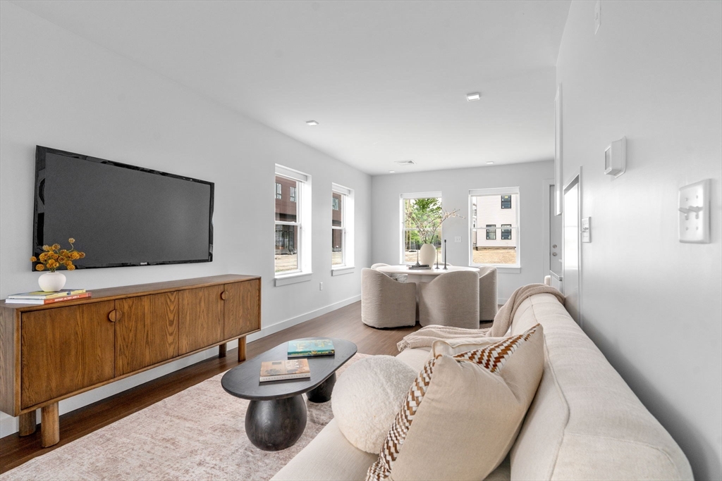 4B Lincoln St 4B