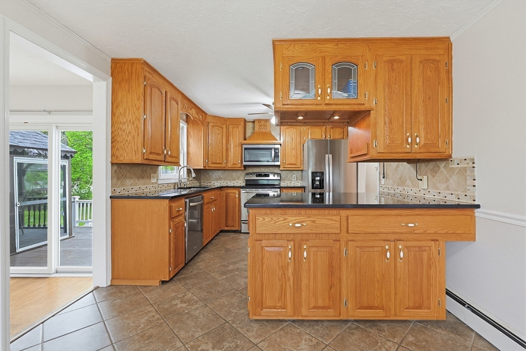 10 Charles River Rd, Medway, MA, 10 Charles River Rd, Medway, MA Photo #10