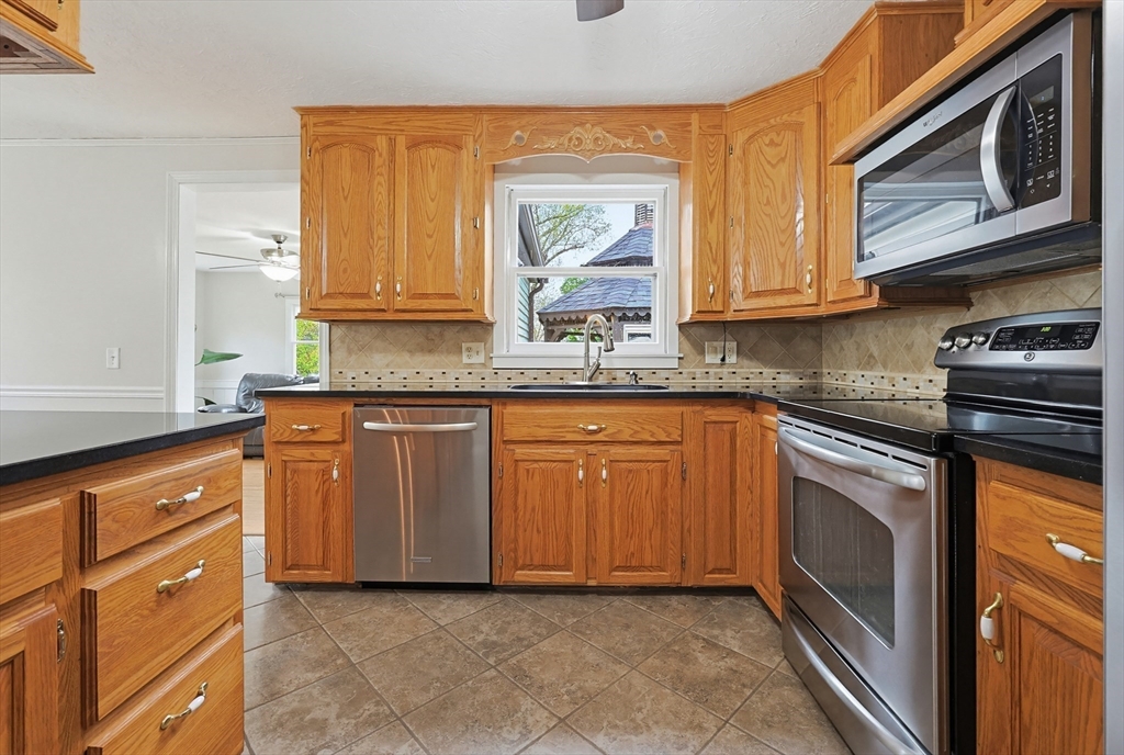 10 Charles River Rd, Medway, MA, 10 Charles River Rd, Medway, MA Photo #9