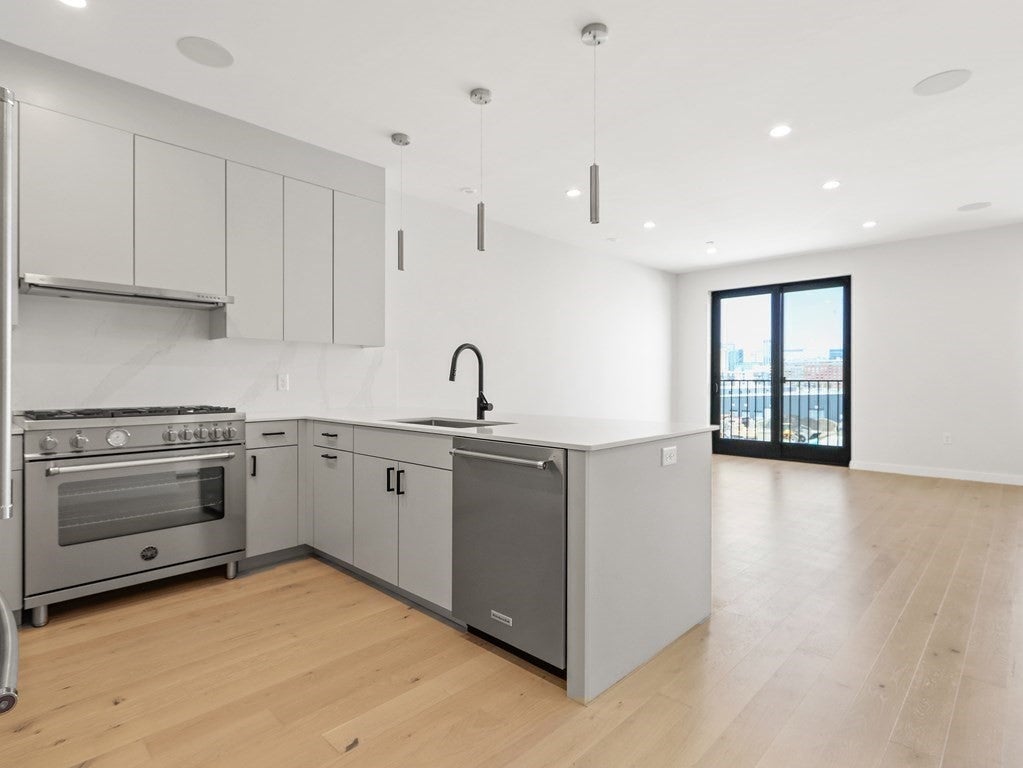340 West 2nd Street #17, Boston, MA Photo #8