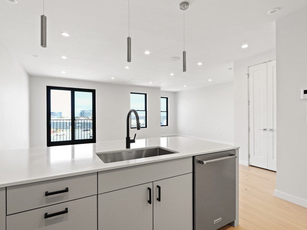 340 West 2nd Street #17, Boston, MA Photo #11