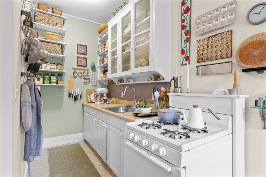 Cambridge, Massachusetts 02138, United States, 14 Bedrooms Bedrooms, ,10 BathroomsBathrooms,Residential,Pending,22151