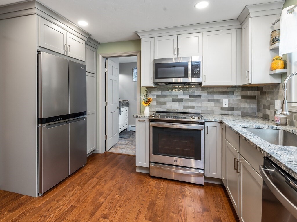 3 Hayes Pond Cir