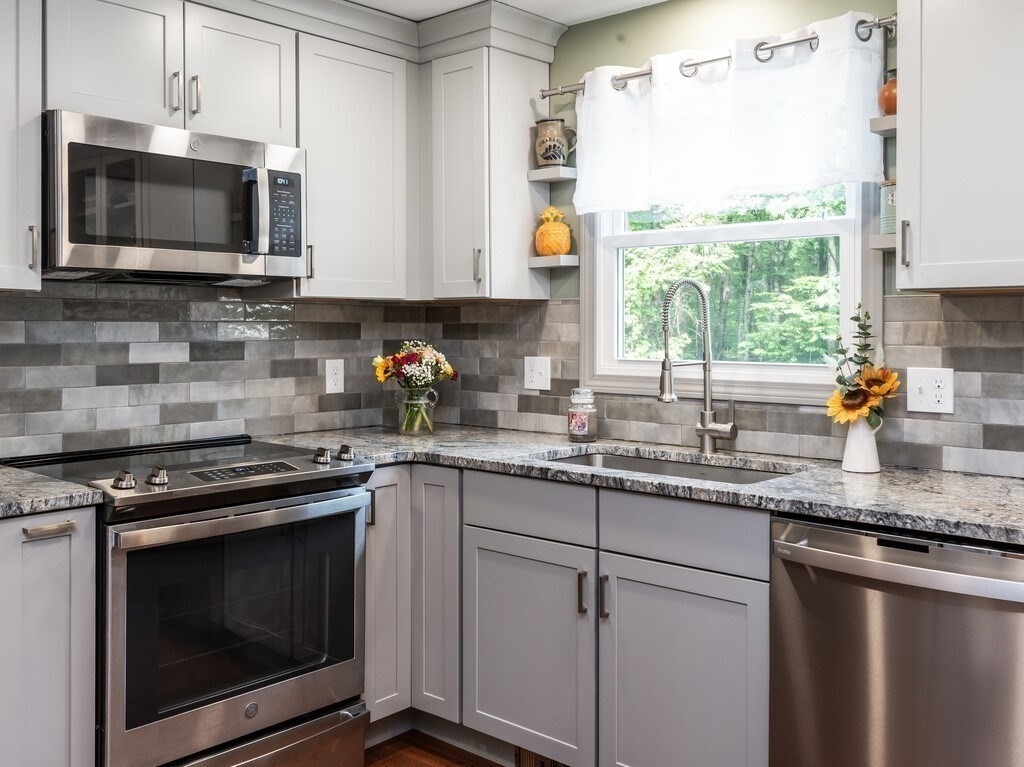 3 Hayes Pond Cir