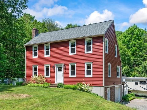 3 Hayes Pond Cir Charlton MA 01507