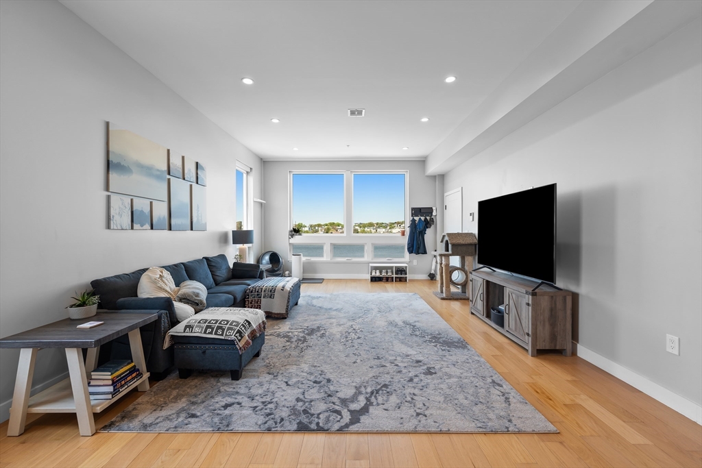 243 Condor Street 304