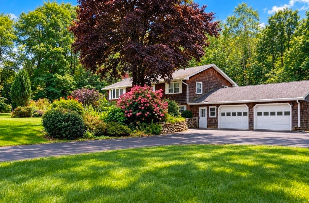 261 Brookfield Rd, Charlton MA 01507
