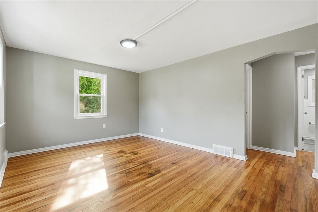 15 Pear St, Springfield, MA Photo #13