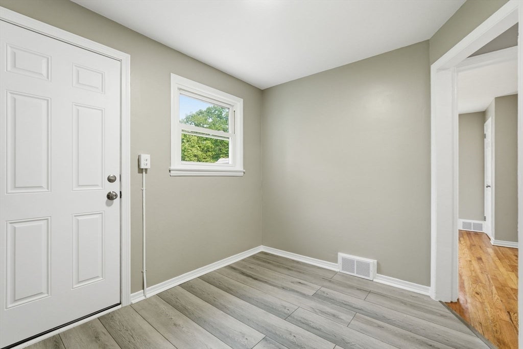 15 Pear St, Springfield, MA Photo #8