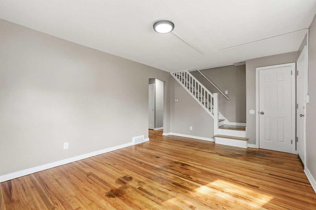 15 Pear St, Springfield, MA Photo #9