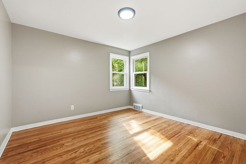 15 Pear St, Springfield, MA Photo #16