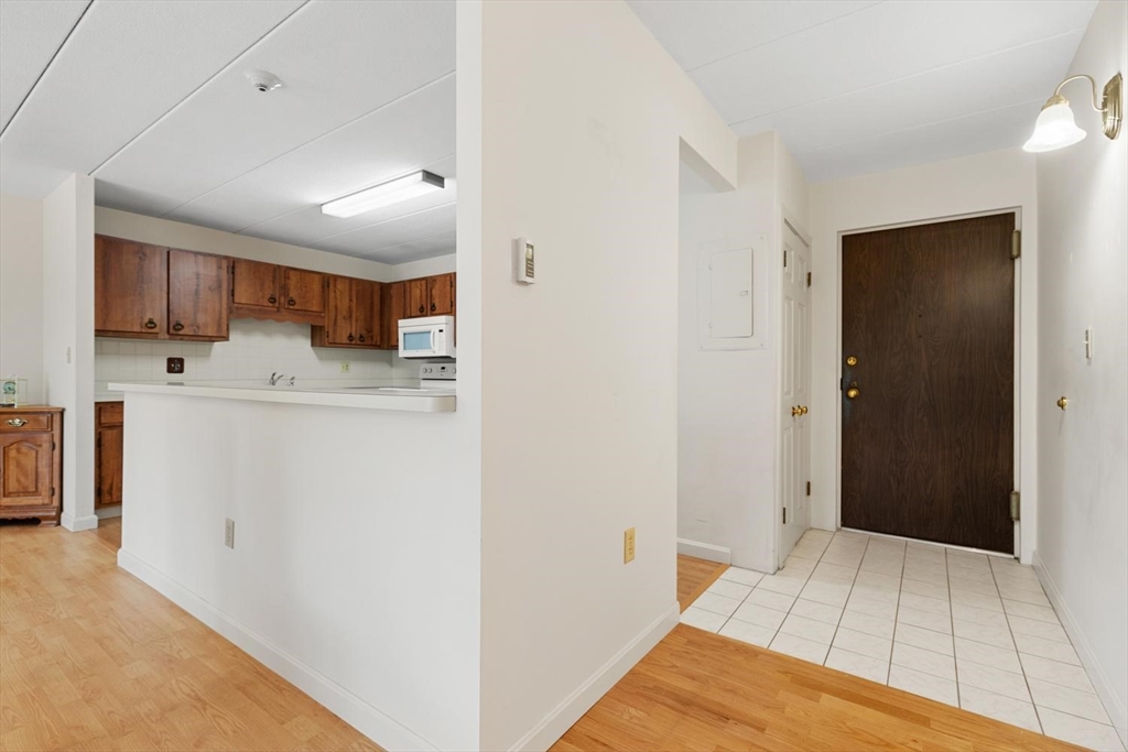 235 Winthrop St 4401