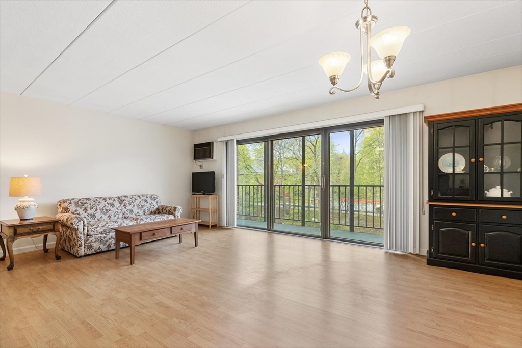 235 Winthrop St 4401