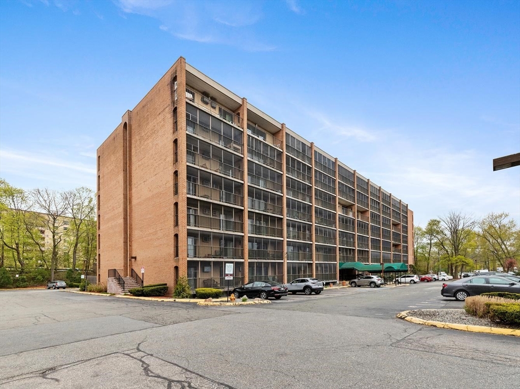 235 Winthrop St 4401