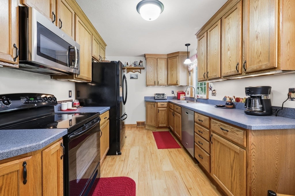 62 Clyde Avenue, West Springfield, MA, 62 Clyde Avenue, West Springfield, MA Photo #4